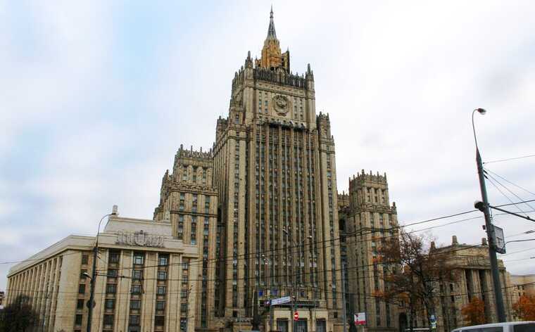 МИД РФ предупредил россиян об опасностях поездок в США и ЕС на праздники