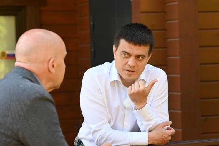 Губернатор Котюков не может сформировать команду и теряет контроль над министерствами края