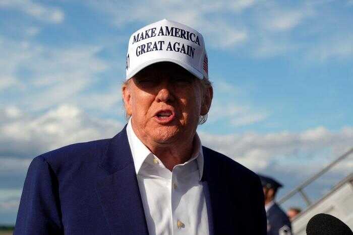 Белый дом опубликовал супергеройский постер с Трампом