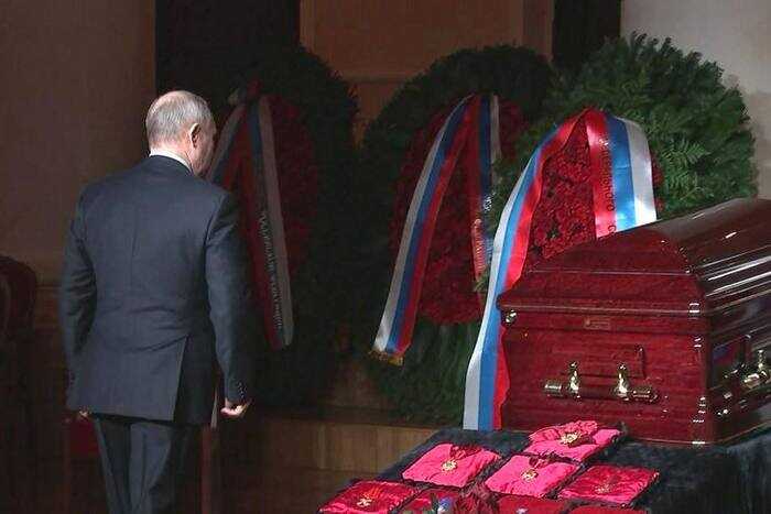 Тайна венка от Путина: что скрывает церемония прощания с Романом Старовойтом?