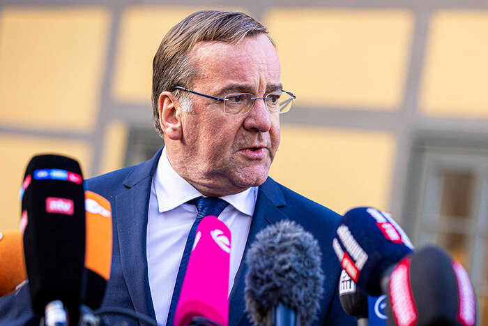 Глава Минобороны ФРГ: Без союза с Францией оборонная политика ЕС не будет эффективной