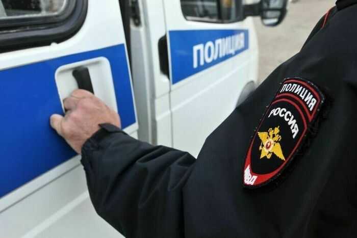 Саратовский сквер под угрозой: силовик угрожает огнестрельным оружием протестующим